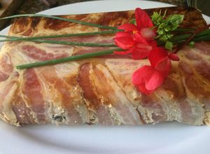 Una foto de Terrina de pavo con pistachos y champignons -fácil