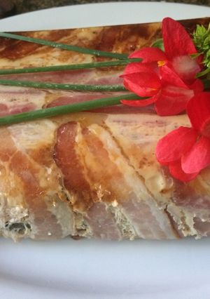 Una foto de Terrina de pavo con pistachos y champignons -fácil