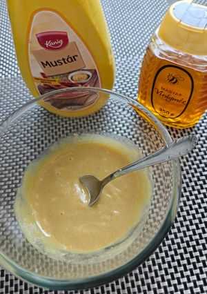 Mézes-mustáros szósz, mártogatós recept fotója