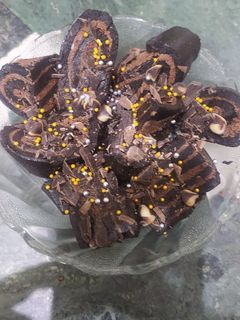 ચોકલેટ બિસ્કીટ રોલ (Chocolate Biscuit Roll Recipe in Gujarati) રેસીપી મુખ્ય ફોટો