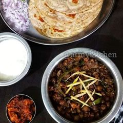 Chana Masala / Black Chickpea Dry Curry A picture of Chana Masala / Black Chickpea Dry Curry.