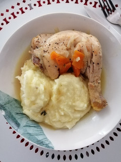 Una foto de Pollo al jugo con puré