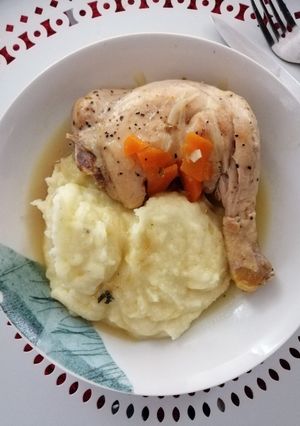 Una foto de Pollo al jugo con puré