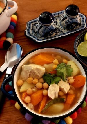 Una foto de Caldo de pollo