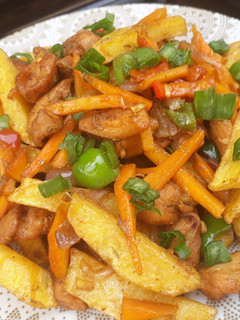 A picture of Potato and chicken stir fry.
