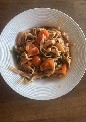 Foto di Tagliatelle al pomodoro,asparagi e pomodorini #primaverainverde
