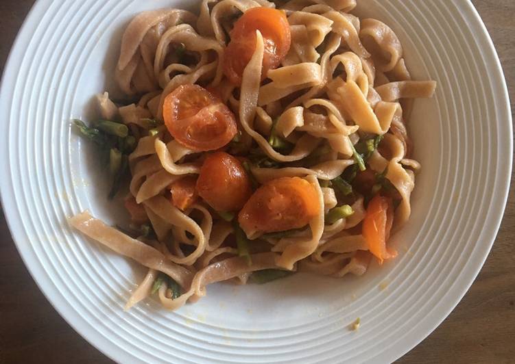 Tagliatelle al pomodoro,asparagi e pomodorini #primaverainverde