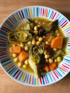 Una foto de Garbanzos guisados con alcachofas