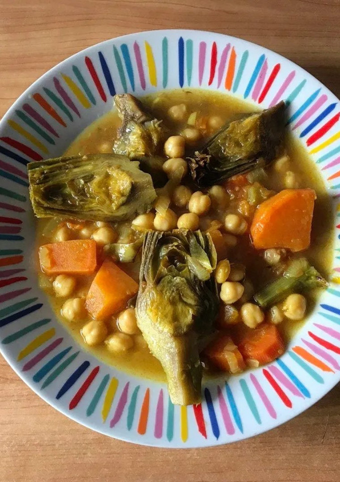 Una foto de Garbanzos guisados con alcachofas