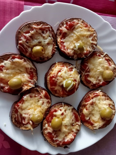 Una foto de Mini pizza de berenjena