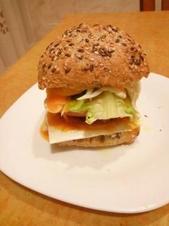 Una foto de Hamburguesa con pan multicereales