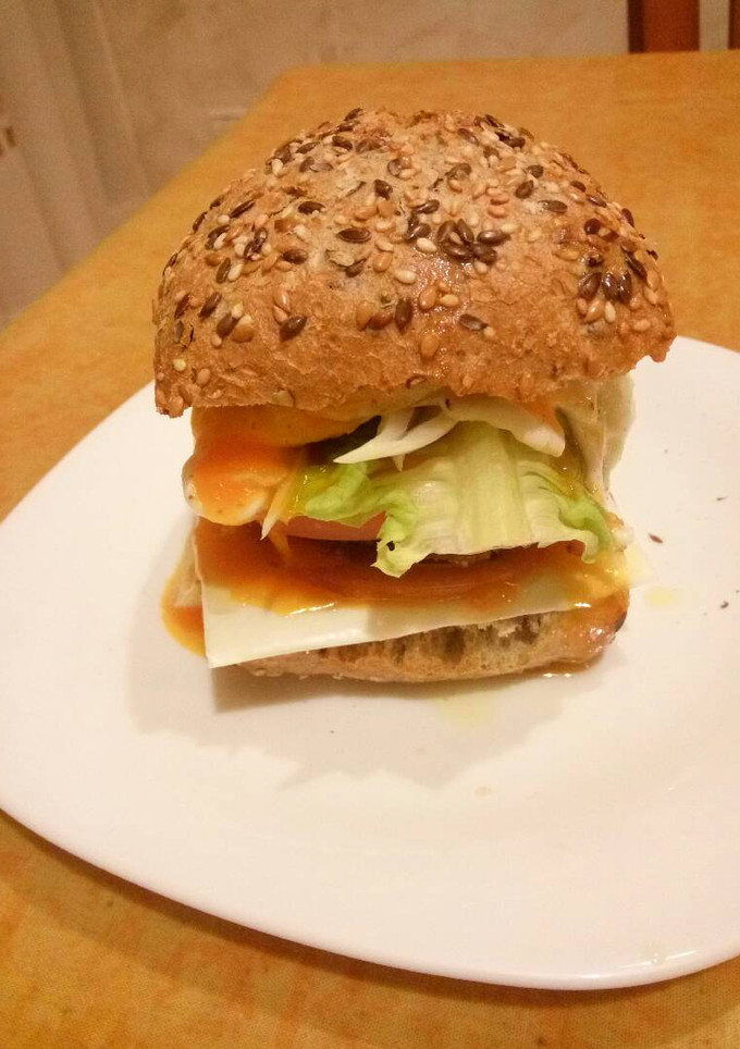 Una foto de Hamburguesa con pan multicereales
