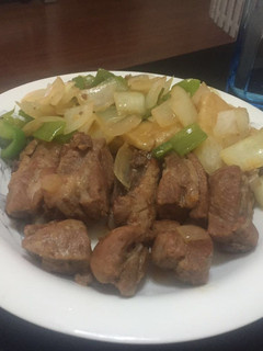 Una foto de Costillas con papas