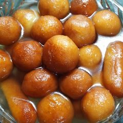 A picture of Sooji Gulab jamun.