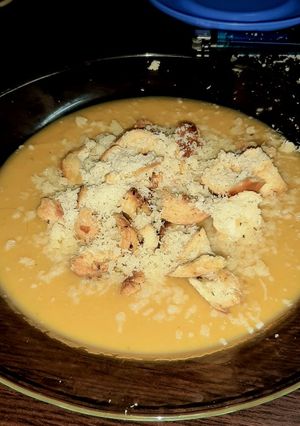Una foto de Sopa crema de zapallo y batata