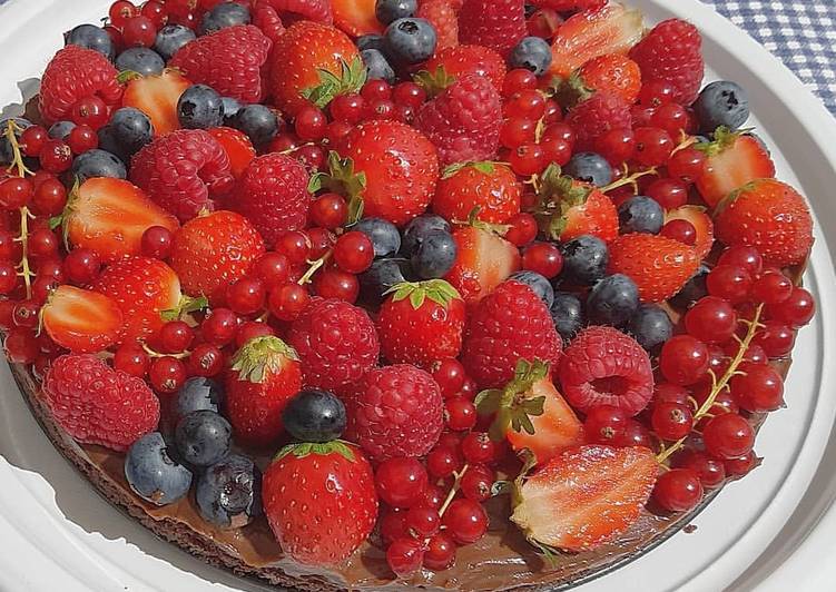 Cheesecake al cioccolato e frutti bosco