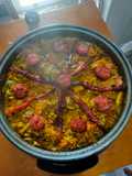 Arroz con menestra imperial, chorizo salteado y pollo o conejo
