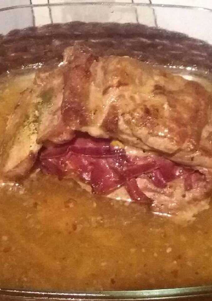 Una foto de Lomo de cerdo relleno de jamón serrano y queso