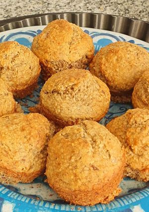 Una foto de Muffins de avena, banana y amapolas