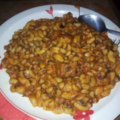 A picture of Beans and macaroni.