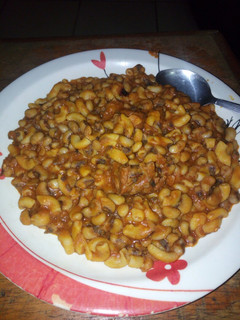 A picture of Beans and macaroni.