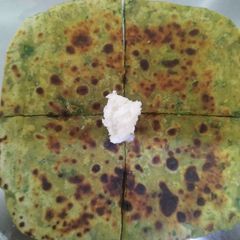 A picture of Spinach paratha.
