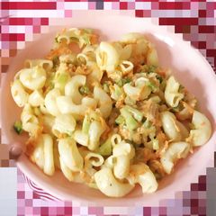 A picture of Macroni salad.