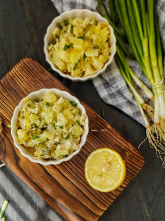 عکسی از دستور سالاد پیازچه وسیب زمینی🥔🍗🍋