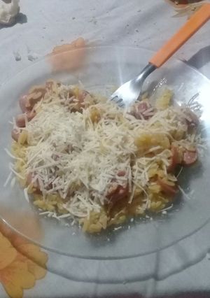 Una foto de Arroz amarillo con salchicha !!