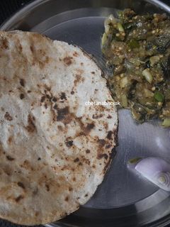 खानदेशी वांग्याचे भरीत(Khandeshi Vangyache Bharit Recipe In Marathi) रेसिपी चे मुख्य फोटो