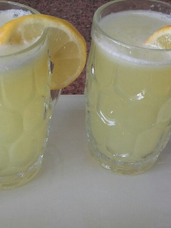 Una foto de Zumo de limón y manzana / comida de Marruecos