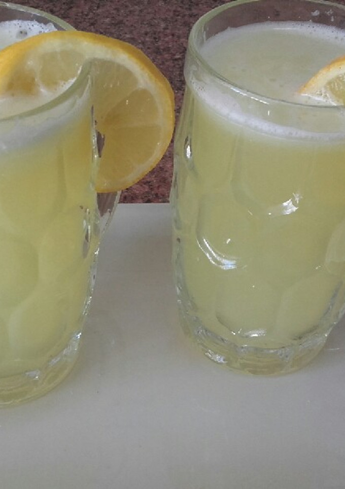 Una foto de Zumo de limón y manzana / comida de Marruecos