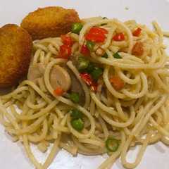 รูปของ Spaghetti Jamur Telor Asin
