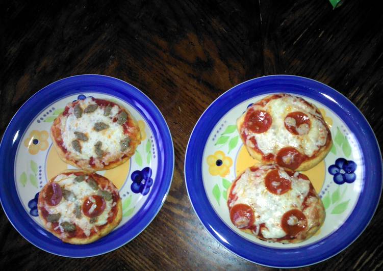 Step-by-Step Guide to Prepare Homemade Mini Pizzas