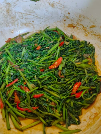 Langkah Gampang Menyiapkan Resep Tumis kangkung pedas saus tiram yang Menggugah Selera Anti Ribet, Mantap