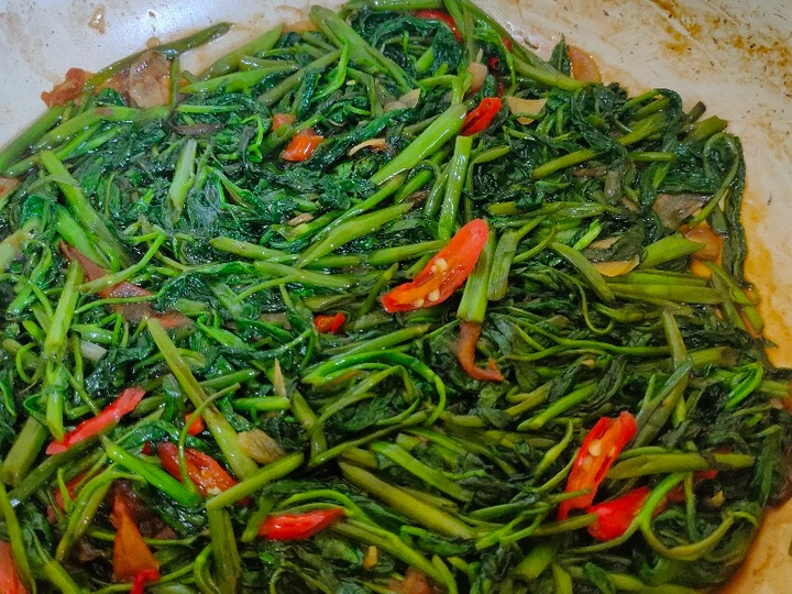 Langkah Gampang Menyiapkan Resep Tumis kangkung pedas saus tiram yang Menggugah Selera Anti Ribet, Mantap