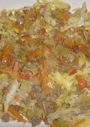 Una foto de Pasta con verduras y carne