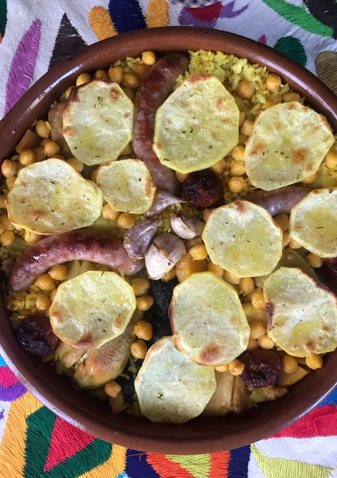 Una foto de Cazuelita de arroz al horno con restos del cocido