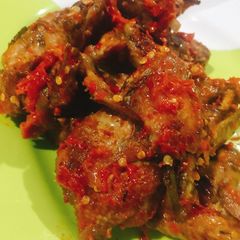 A picture of Sauced chicken wings.