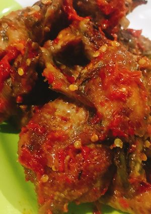 A picture of Sauced chicken wings.
