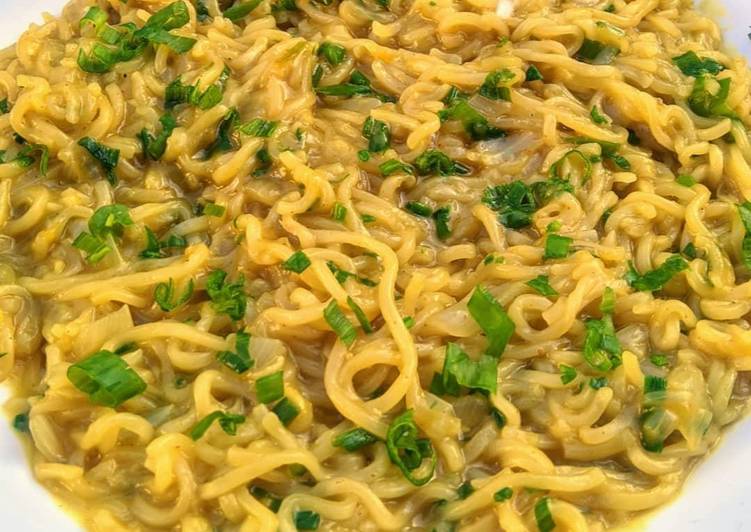 Steps to Make Speedy Onion Garlic Maggi