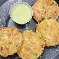 A picture of Alu ke kabab.
