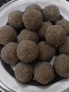 ராகி லட்டு (Raagi laddo recipe in tamil) செய்முறை முக்கிய புகைப்படம்
