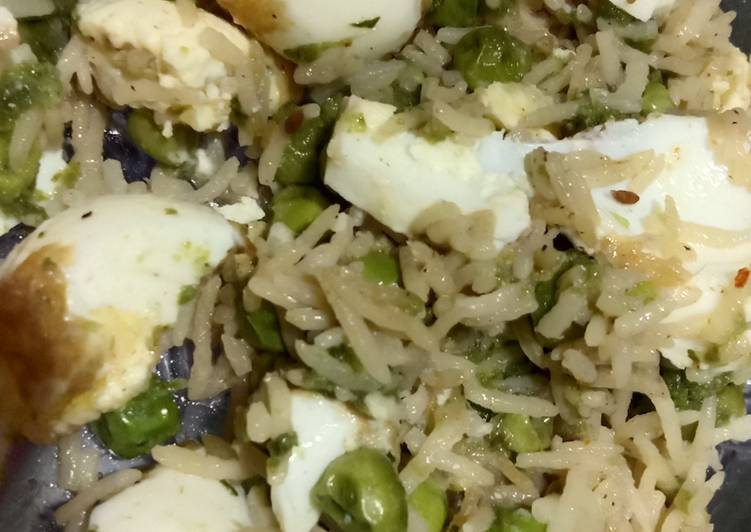 Fried egg with peas pulao