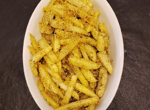Una foto de Papas fritas crocantes rebozadas con polenta