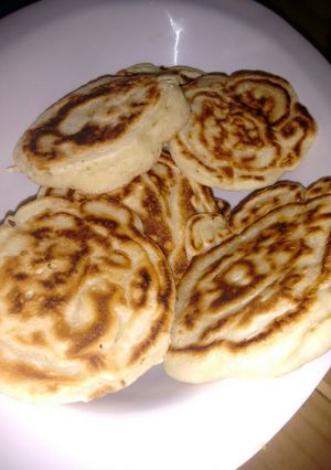 Una foto de «Pancitos caseros rápidos y sin amasado a la sartén»