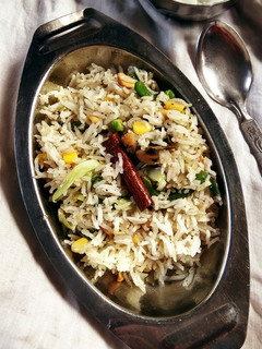 स्मोकी पुलाव (smoky pulao recipe in Hindi) रेसिपी मुख्य फोटो