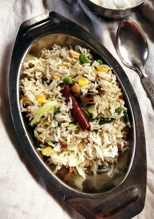 स्मोकी पुलाव (smoky pulao recipe in Hindi) रेसिपी मुख्य फोटो