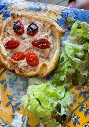 Une photo de Paniers feuilletés jambon emmental tomates