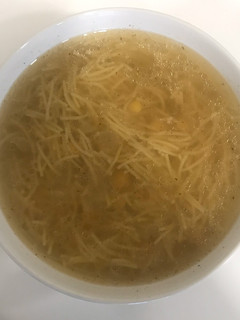 Una foto de Sopa de cocido con garbanzos